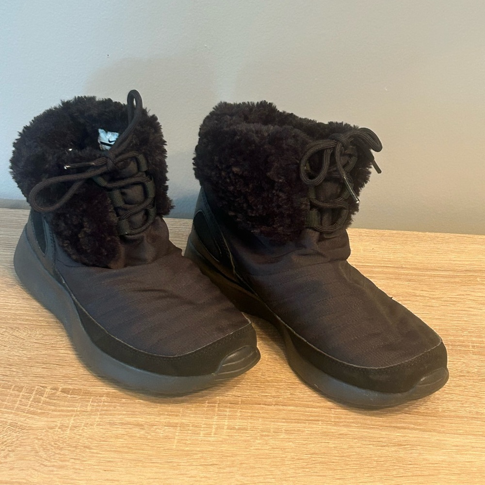 Nike Women's Black Winter Boots